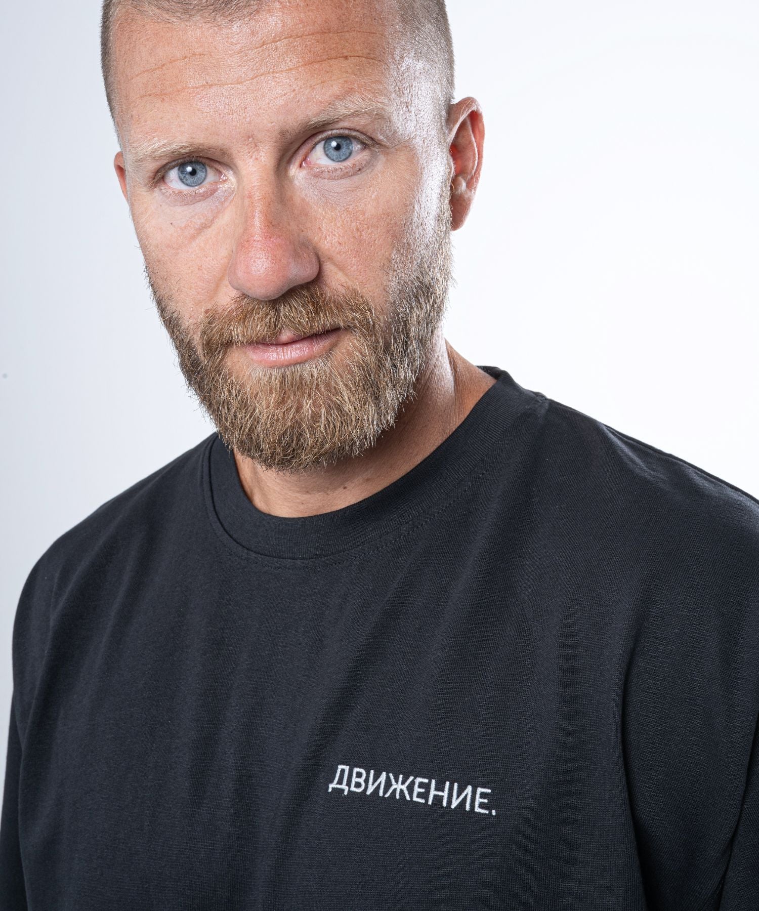 Тениска ДВИЖЕНИЕ.